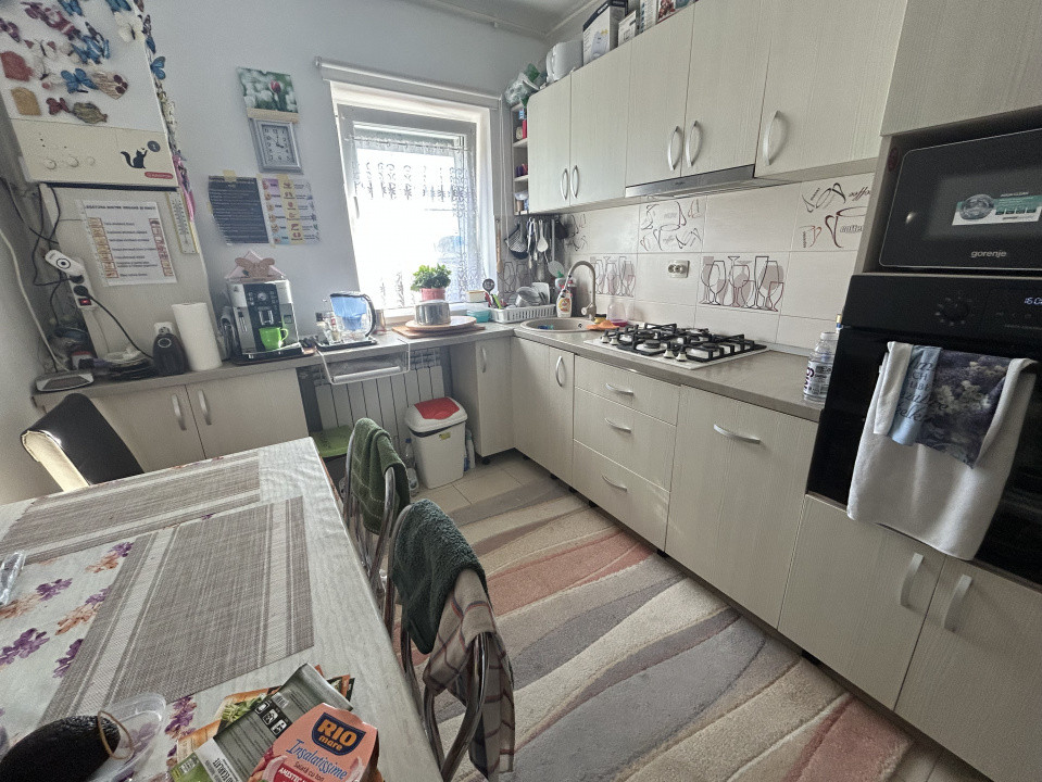 Apartament de vanzare cu 3 camere, la parter - zona Sag 8, foxfort.ro