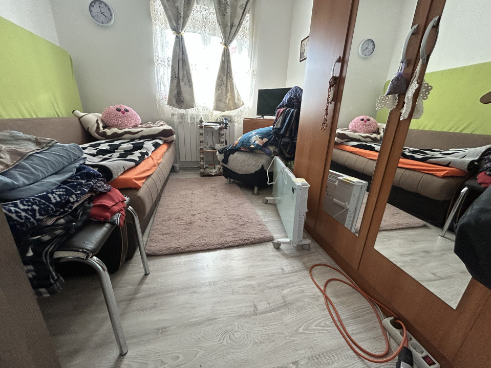 Apartament de vanzare cu 3 camere, la parter - zona Sag 11, foxfort.ro