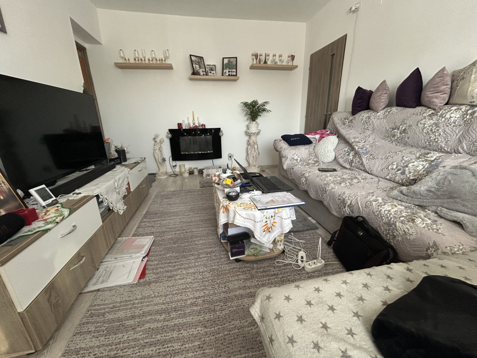 Apartament de vanzare cu 3 camere, la parter - zona Sag 12, foxfort.ro