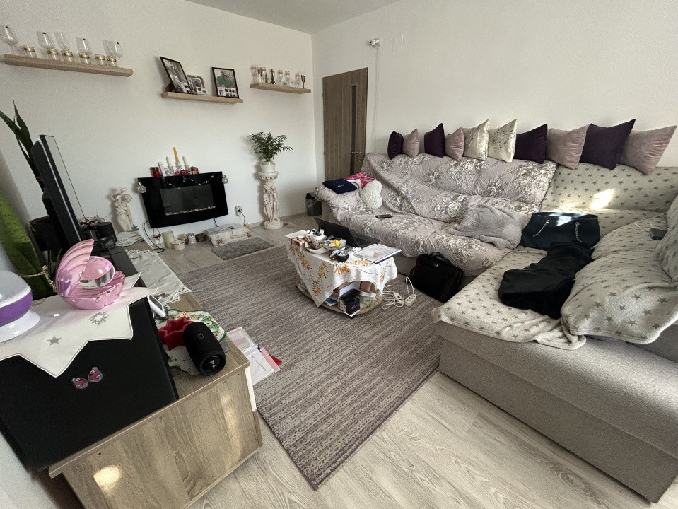 Apartament de vanzare cu 3 camere, la parter - zona Sag 13, foxfort.ro