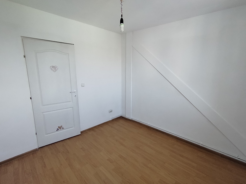 Apartament cu 3 camere de vanzare in Timisoara, zona Girocului 7, foxfort.ro