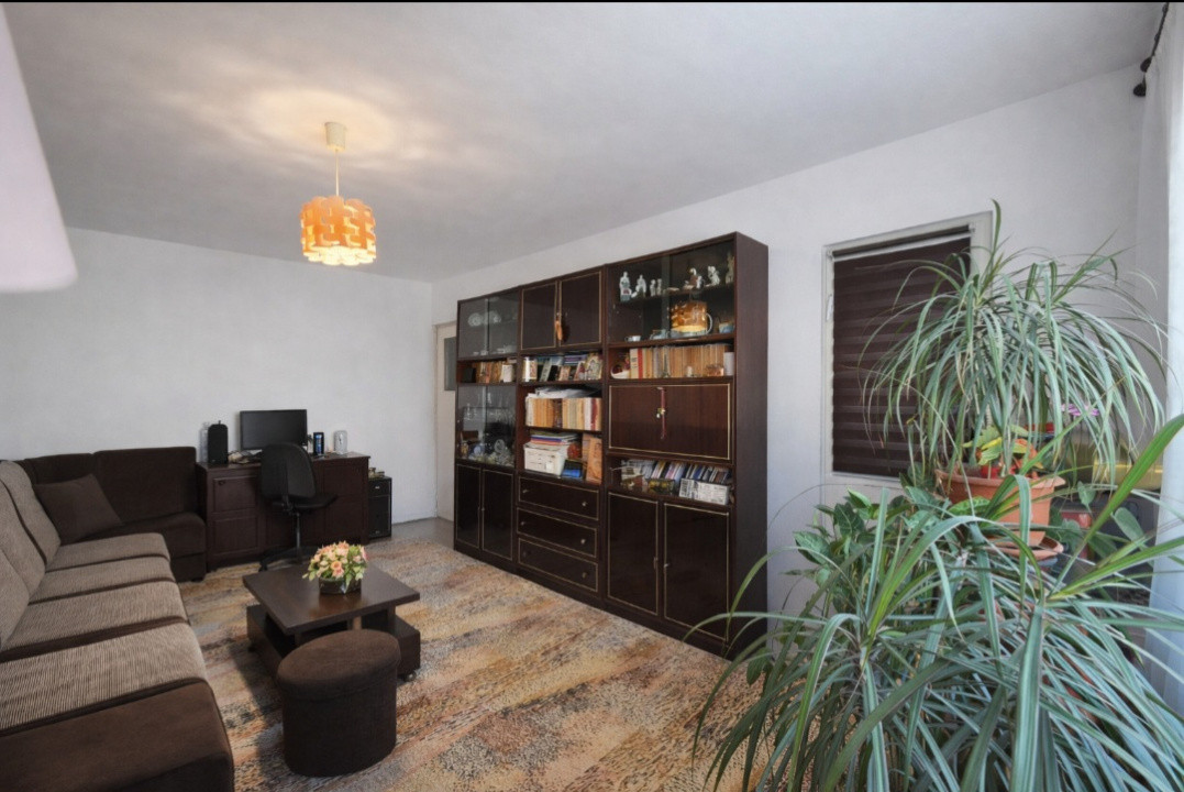 Apartament 2 camere de Vanzare, Decomandat, Micalaca, 2 Balcoane, Comision 0% 2, foxfort.ro