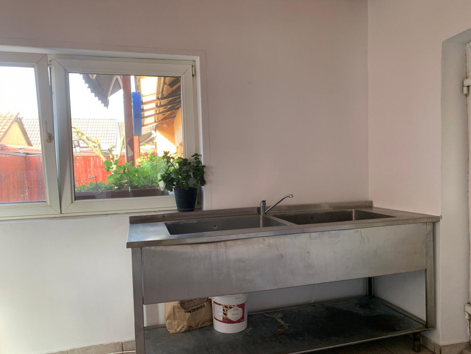 Spatiu de inchiriat de 47 mp, zona Carani 4, foxfort.ro