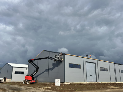 Inchiriez 2 hale industriale lipite, 800 mp total, Giarmata