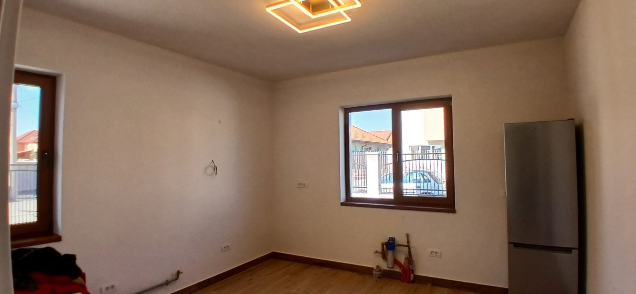 Duplex cu 5 camere si teren de 300 mp in Dumbravita la cheie 7, foxfort.ro