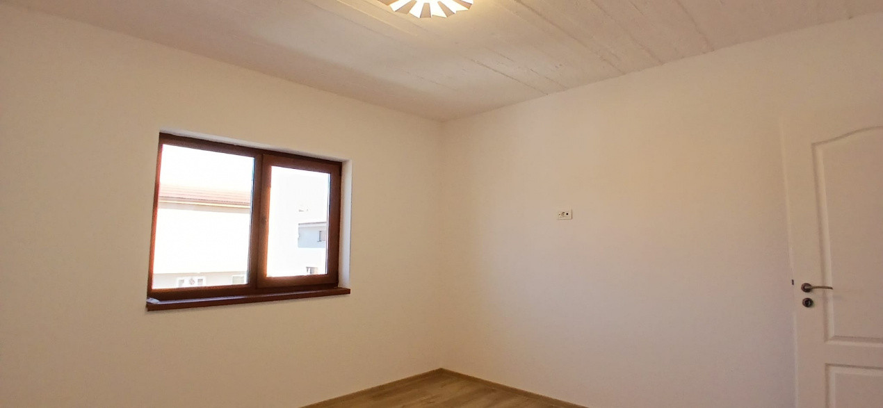 Duplex cu 5 camere si teren de 300 mp in Dumbravita la cheie 10, foxfort.ro