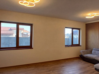 Duplex cu 5 camere si teren de 300 mp in Dumbravita la cheie imagine mica 2, foxfort.ro