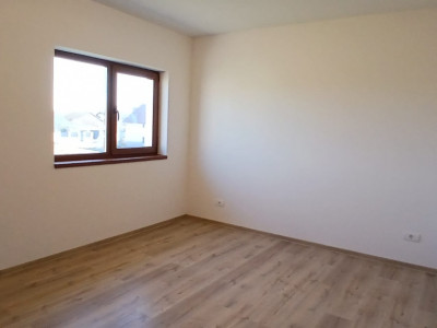 Duplex cu 5 camere si teren de 300 mp in Dumbravita la cheie imagine mica 5, foxfort.ro