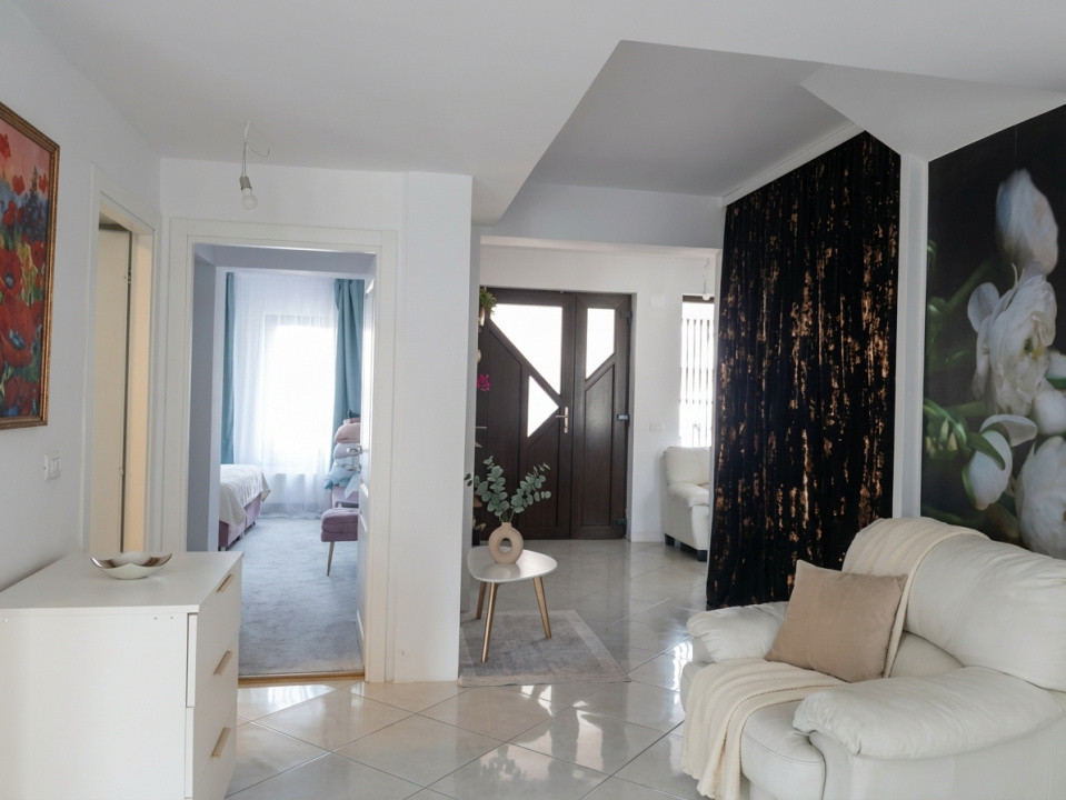 Casa individuala cu 5 camere de vanzare in Ciarda Rosie 3, foxfort.ro