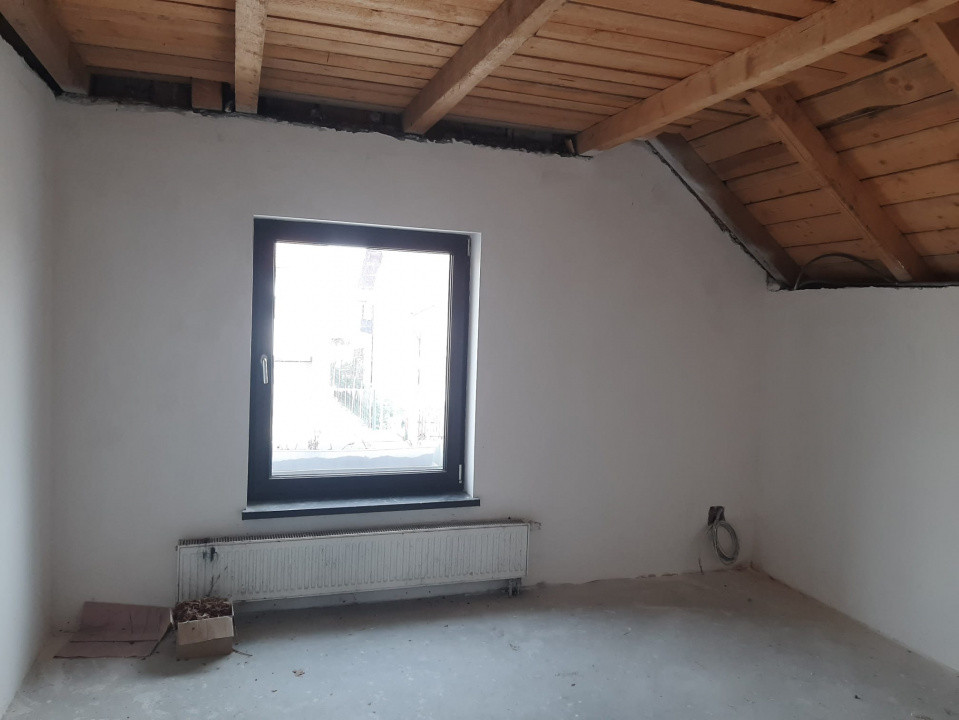 Casa individuala cu 5 camere de vanzare in Ciarda Rosie 11, foxfort.ro