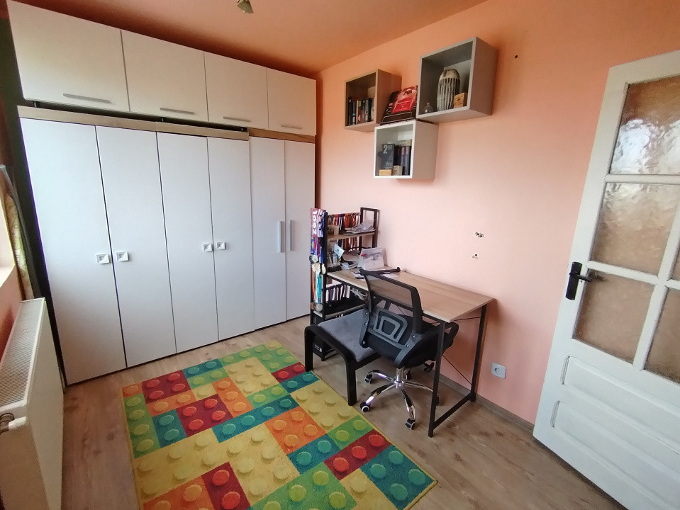 Apartament cu 4 camere de vanzare in zona Spitalul Judetean 4, foxfort.ro