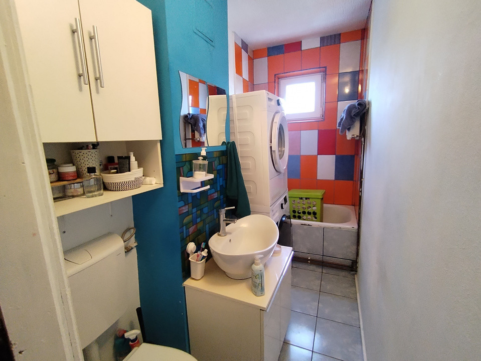 Apartament cu 4 camere de vanzare in zona Spitalul Judetean 6, foxfort.ro