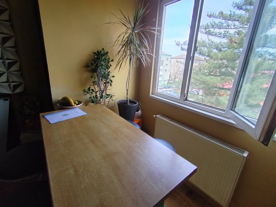 Apartament cu 4 camere de vanzare in zona Spitalul Judetean 9, foxfort.ro