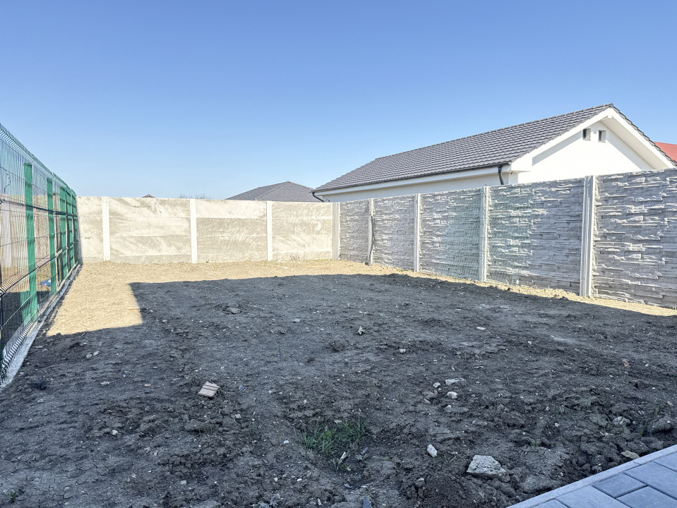 Duplex 4 camere situat la drum asfaltat, in Sacalaz 9, foxfort.ro