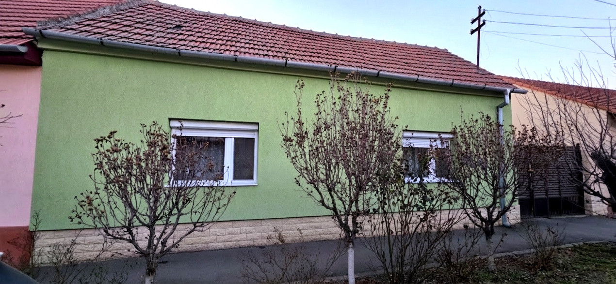 Casa de vanzare cu 3 camere, zona Aurel Vlaicu, Arad 1, foxfort.ro
