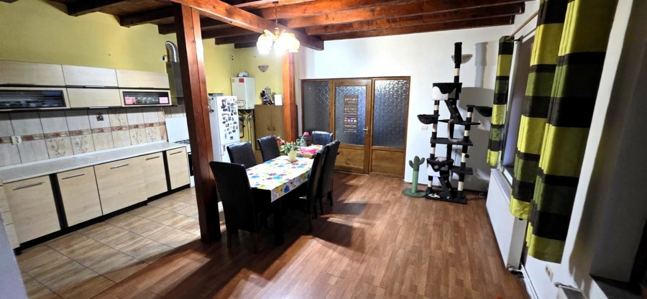 Casa de vanzare cu 3 camere, zona Aurel Vlaicu, Arad 2, foxfort.ro