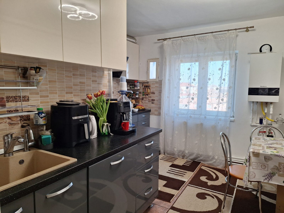 Apartament spatios cu 4 camere, 2 locuri de parcare – zona Iulius Mall 8, foxfort.ro