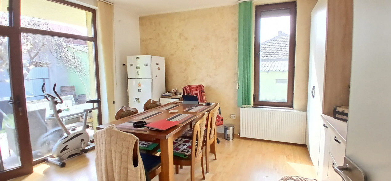 Casa individuala cu 5 camere Parter + Etaj in Ronat 2, foxfort.ro