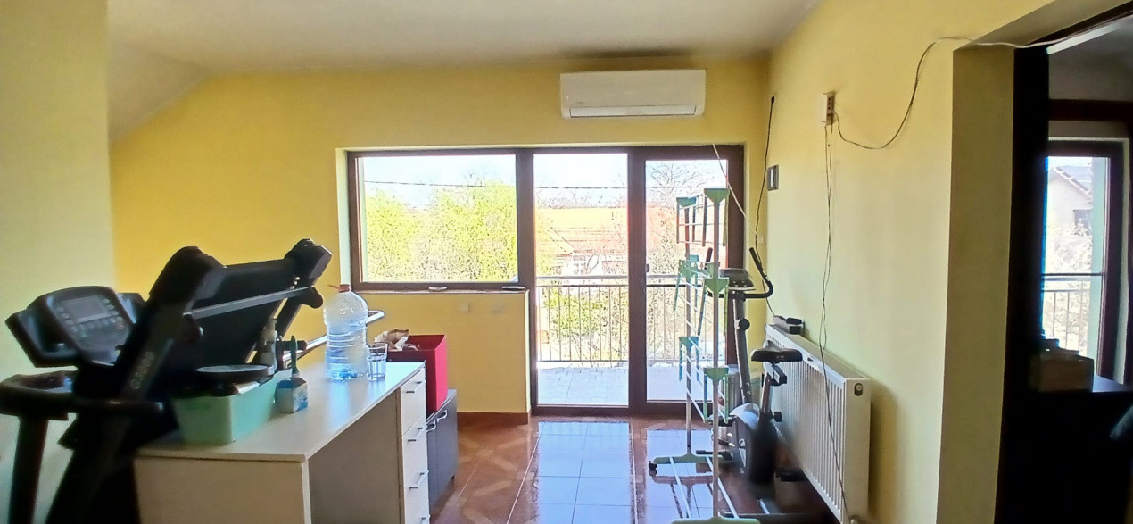 Casa individuala cu 5 camere Parter + Etaj in Ronat 4, foxfort.ro