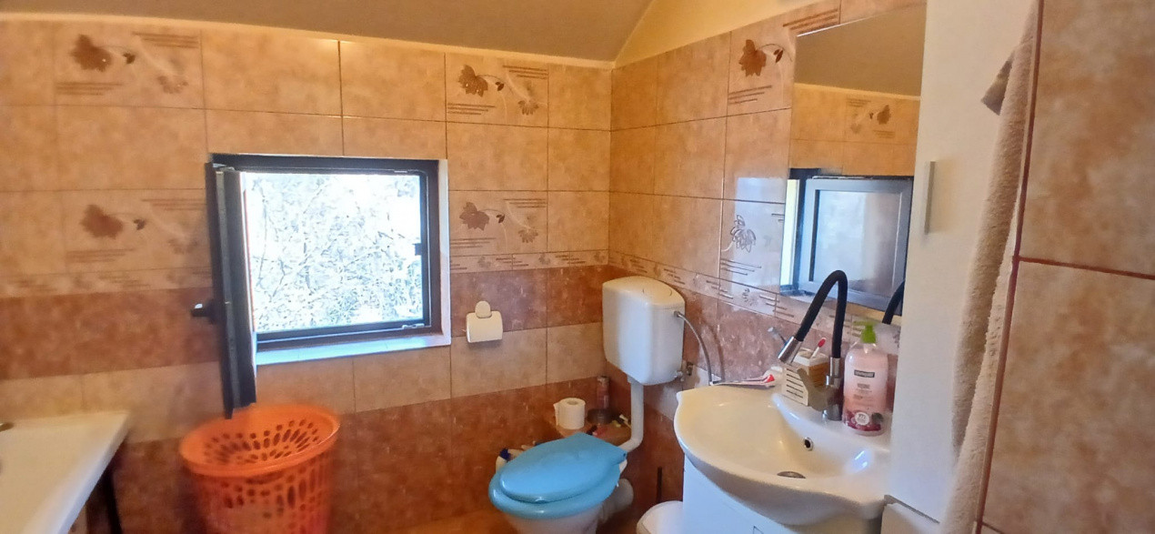 Casa individuala cu 5 camere Parter + Etaj in Ronat 9, foxfort.ro