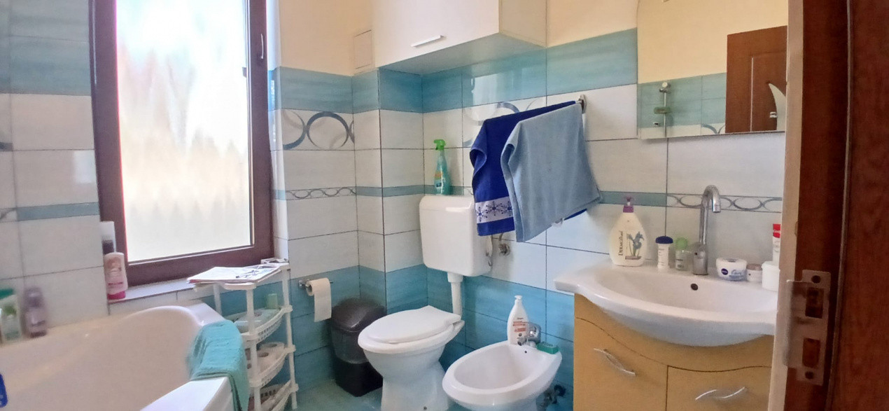 Casa individuala cu 5 camere Parter + Etaj in Ronat 10, foxfort.ro