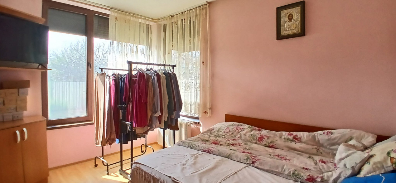 Casa individuala cu 5 camere Parter + Etaj in Ronat 13, foxfort.ro