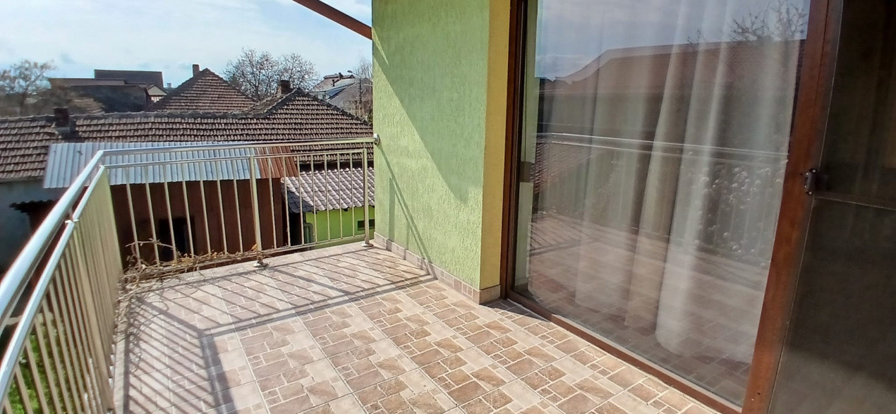 Casa individuala cu 5 camere Parter + Etaj in Ronat 17, foxfort.ro