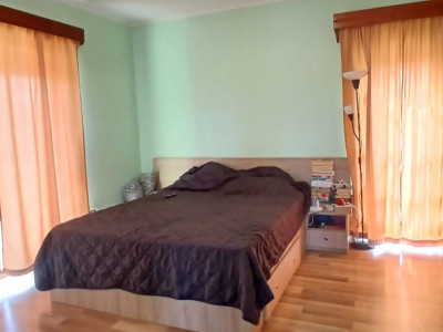 Casa individuala cu 5 camere Parter + Etaj in Ronat imagine mica 7, foxfort.ro