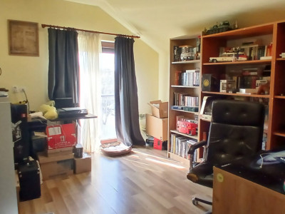 Casa individuala cu 5 camere Parter + Etaj in Ronat imagine mica 8, foxfort.ro