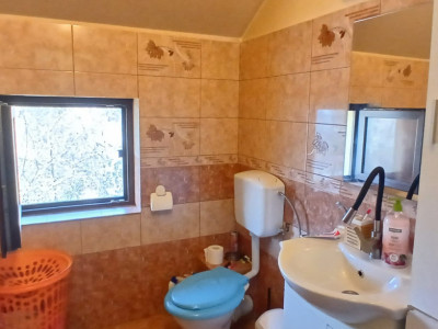 Casa individuala cu 5 camere Parter + Etaj in Ronat imagine mica 9, foxfort.ro