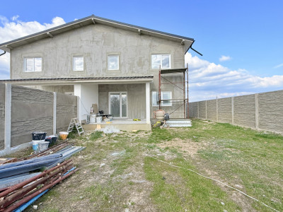Duplex de vanzare, 4 camere cu toate utilitatile - Mosnita Noua