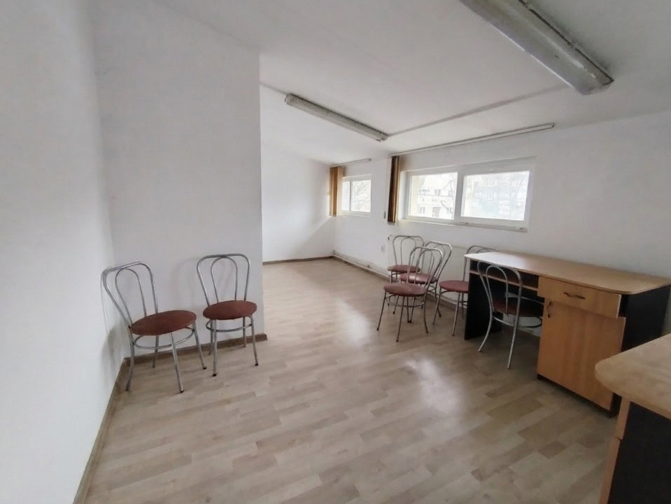 Spatiu comercial cu 6 incaperi de inchiriat in zona Girocului 10, foxfort.ro
