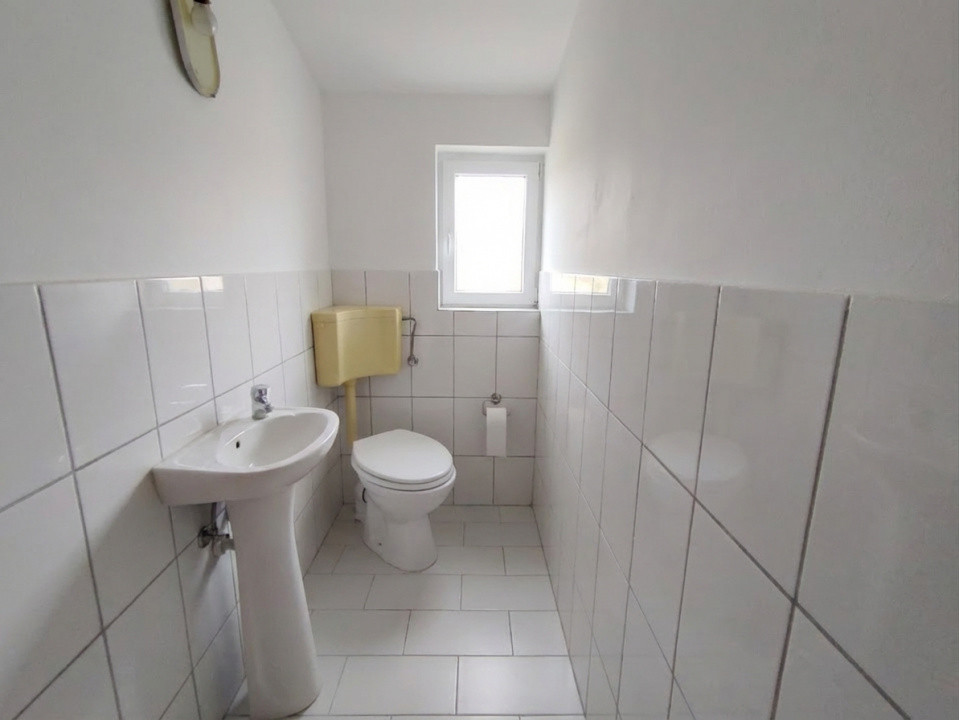 Spatiu comercial cu 6 incaperi de inchiriat in zona Girocului 12, foxfort.ro