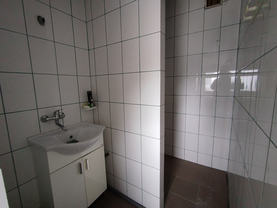 Spatiu comercial cu 6 incaperi de inchiriat in zona Girocului 14, foxfort.ro