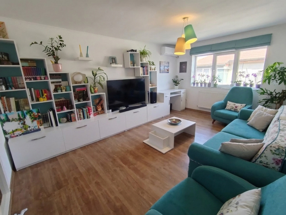 Apartament cu 3 camere de vanzare in zona Soarelui 1, foxfort.ro