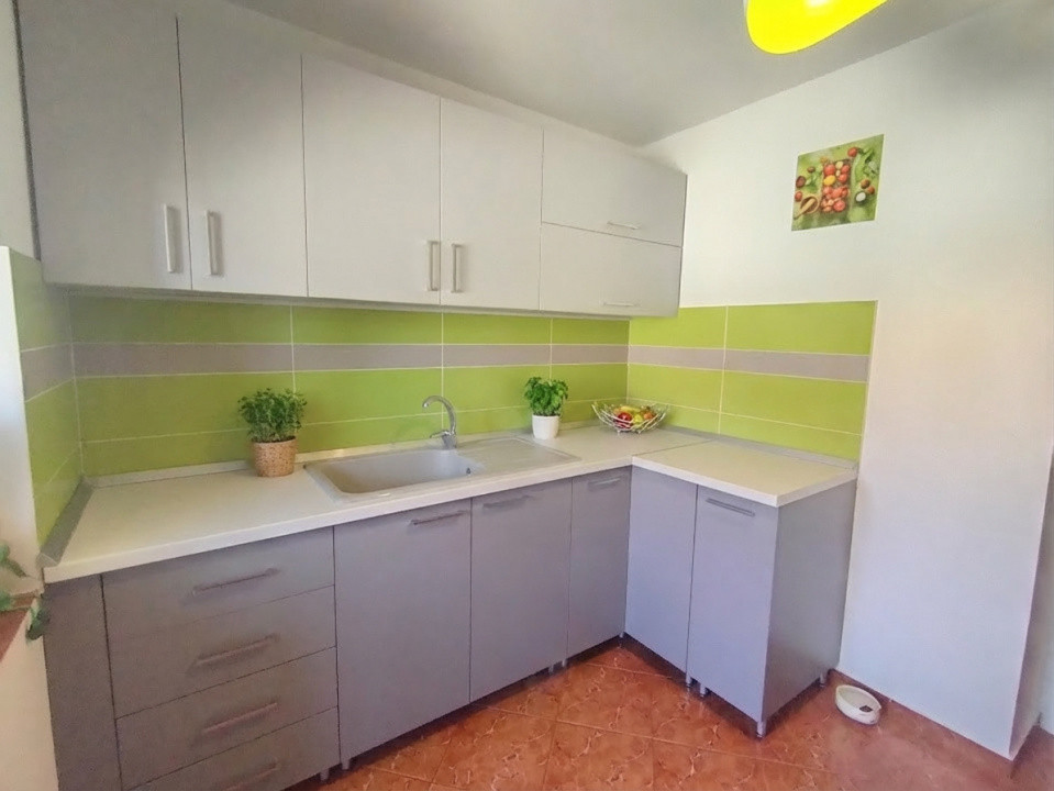 Apartament cu 3 camere de vanzare in zona Soarelui 12, foxfort.ro