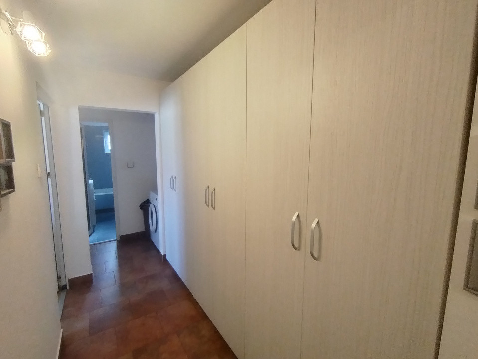 Apartament cu 3 camere de vanzare in zona Soarelui 14, foxfort.ro