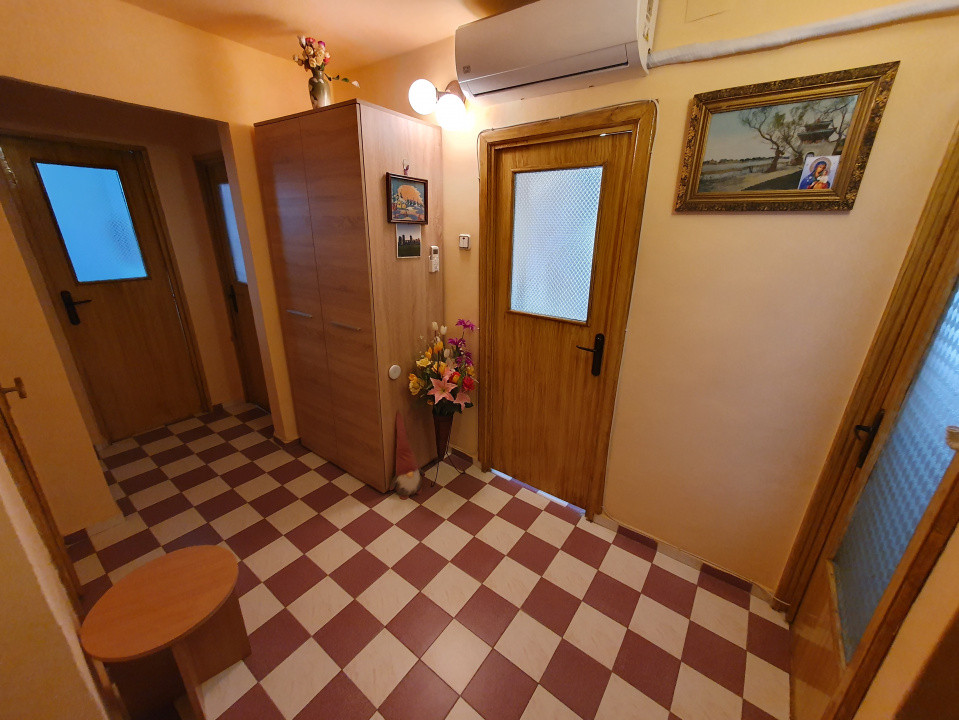 Apartament cu 2 camere decomandat, etaj 1, zona Girocului 5, foxfort.ro