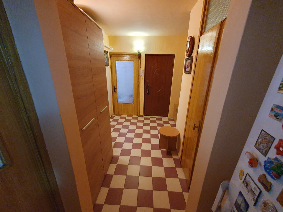 Apartament cu 2 camere decomandat, etaj 1, zona Girocului 8, foxfort.ro