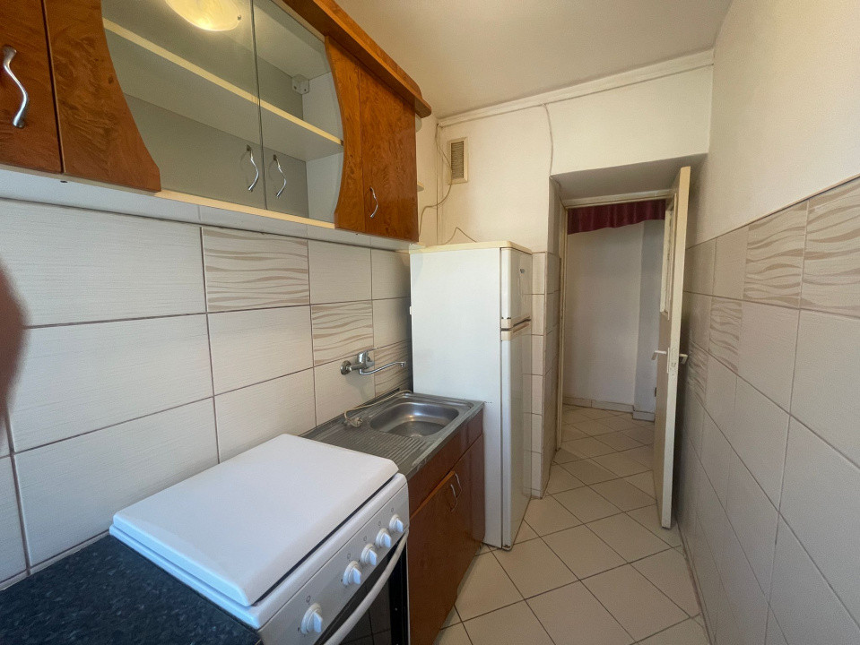 Apartament 2 camere, etaj 3, semidecomandat Vlaicu-Arad 8, foxfort.ro