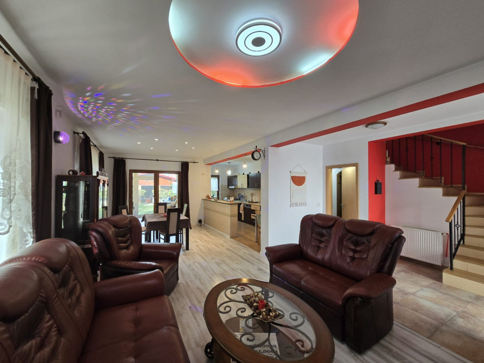 Duplex cu 5 camere de vanzare in localitatea Mosnita Noua 4, foxfort.ro