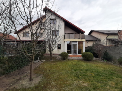 Duplex cu 5 camere de vanzare in localitatea Mosnita Noua