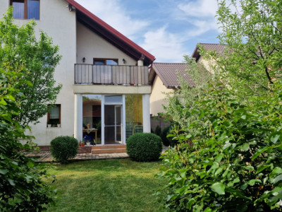 Duplex cu 5 camere de vanzare in localitatea Mosnita Noua