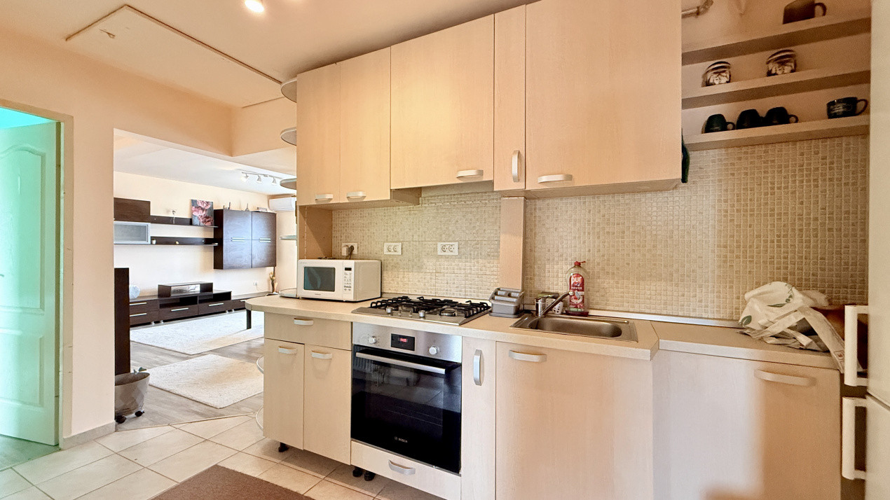 Apartament de vanzare cu 3 camere, etaj 2 zona Giarmata Vii 8, foxfort.ro