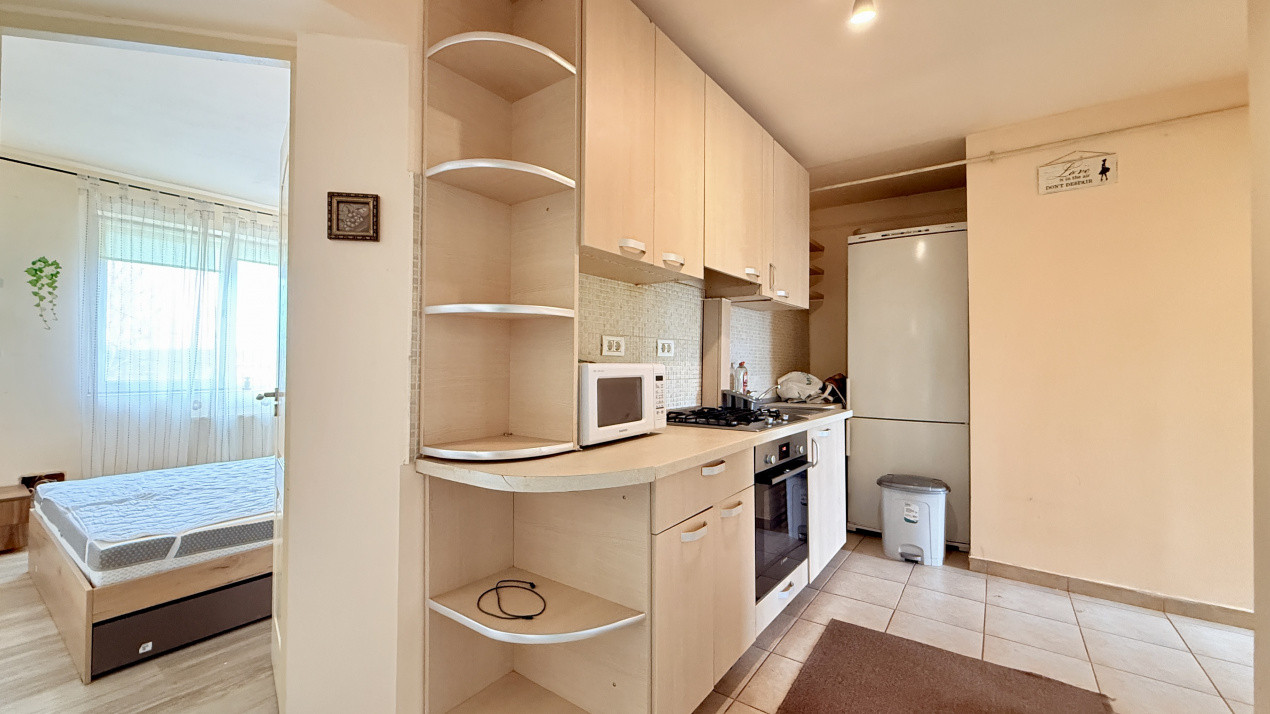 Apartament de vanzare cu 3 camere, etaj 2 zona Giarmata Vii 9, foxfort.ro