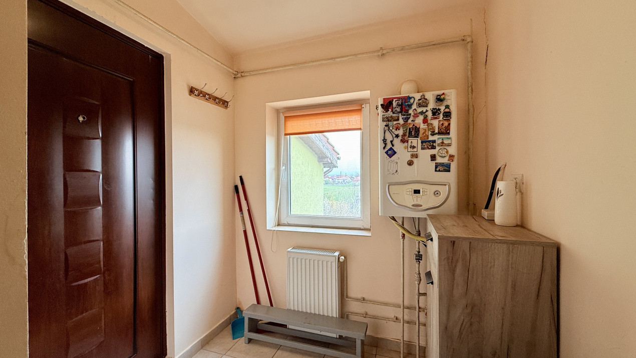 Apartament de vanzare cu 3 camere, etaj 2 zona Giarmata Vii 11, foxfort.ro