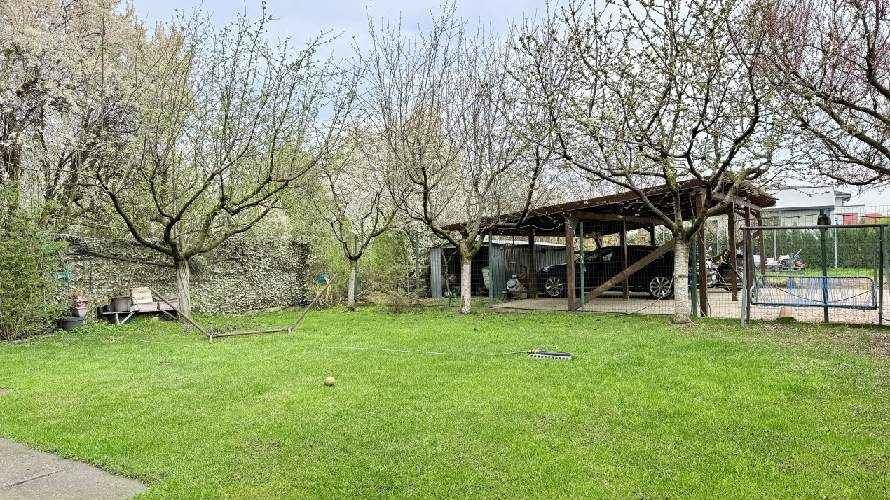 Apartament de vanzare cu 3 camere, etaj 2 zona Giarmata Vii 12, foxfort.ro