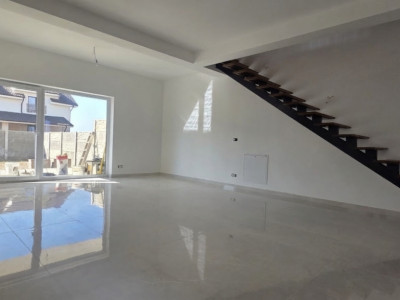 Duplex finisat complet la asfalt - zona Mosnita Noua