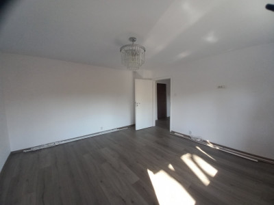Apartament cu 2 camere, decomandat - zona Dorobantilor imagine mica 2, foxfort.ro