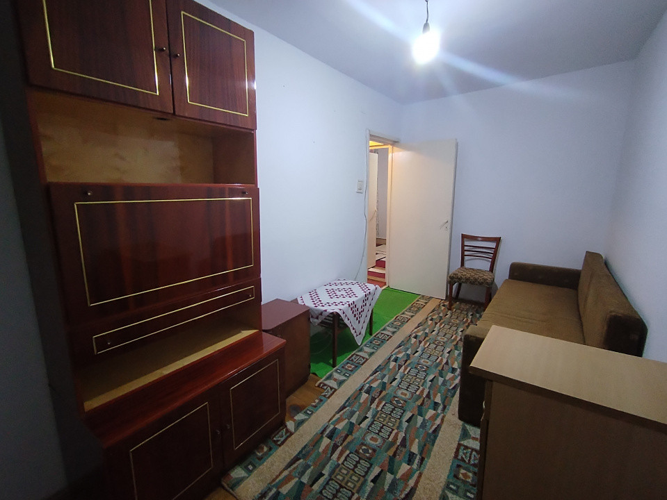 Apartament cu 3 camere de vanzare in zona Sagului 11, foxfort.ro